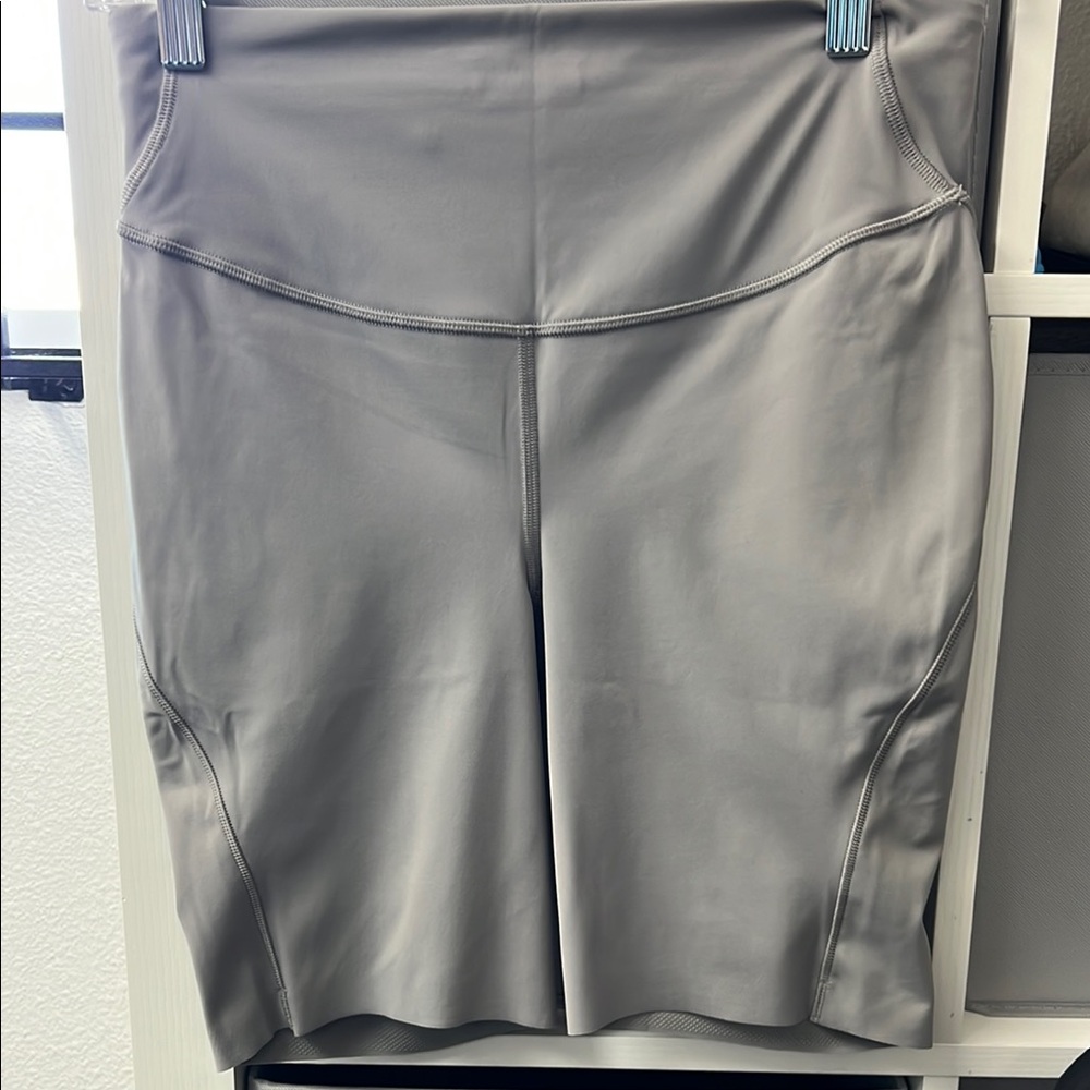 Lululemon Gray Base Pace HR Short 8”. Size 8. NWT